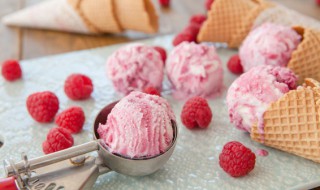 酸奶草莓冰淇淋的做法和配方（酸奶草莓冰激凌怎么做）