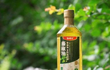 藤椒油和花椒油的区别 藤椒油和花椒油的区别哪个麻