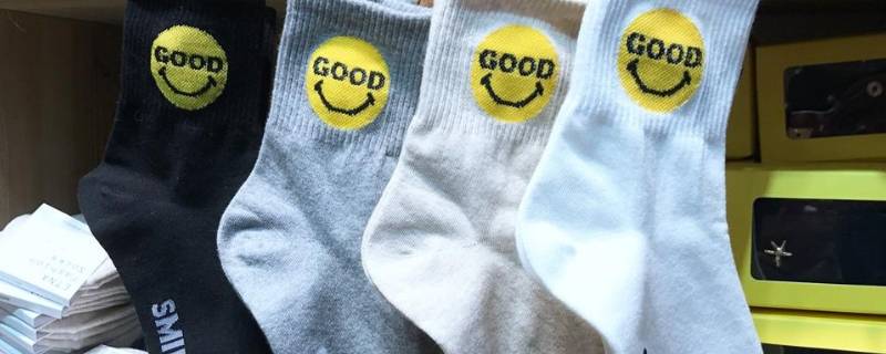 为什么袜子会变黄 为什么袜子会变黄变臭
