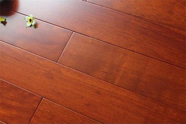 桃木地板是什么木头（桃木地板是什么木头做的）