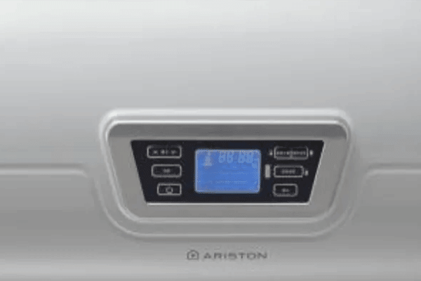 热水器显示屏一直亮着费电吗（热水器显示屏一直亮着费电吗怎么回事）